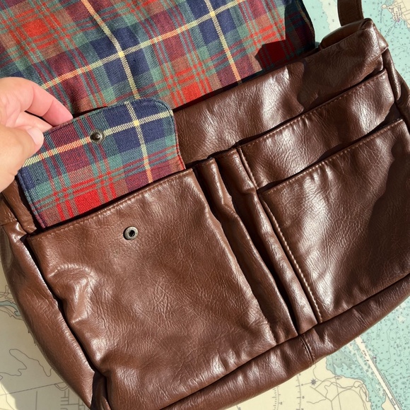 Cypress Woods Brown Leather Messenger Bag - Picture 5 of 7